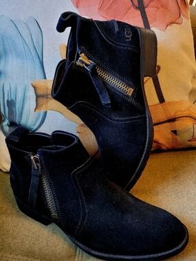 UGG Aureo II Women's Black Suede Zip Ankle Boots